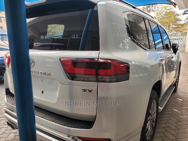 2023 Toyota Land Cruiser Pearl: Unmatched Power and Comfort on the Road