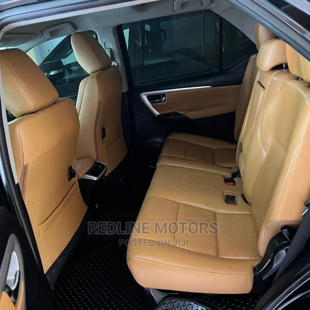 Toyota Fortuner 2016 - Black - 2.8L Diesel 4x4 MT