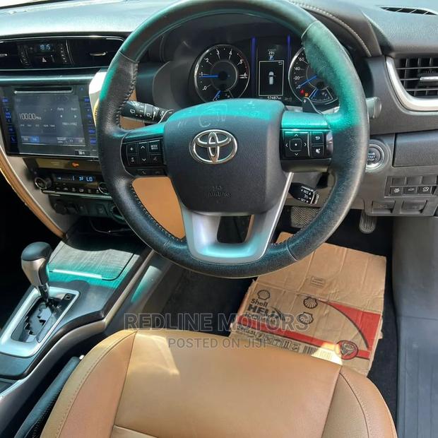 Toyota Fortuner 2016 - Black - 2.8L Diesel 4x4 MT