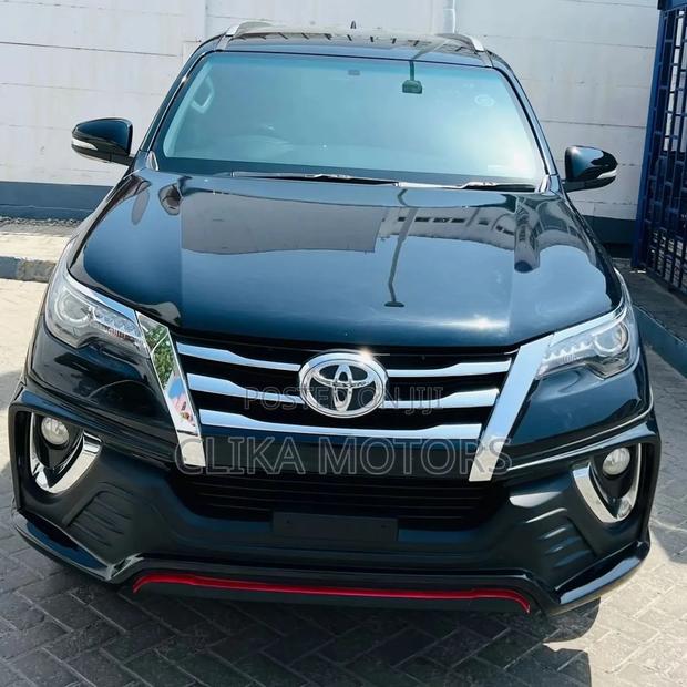 Toyota Fortuner 2016 - Black - 2.8L Diesel 4x4 MT