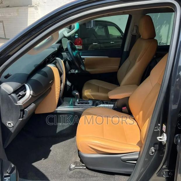 Toyota Fortuner 2016 - Black - 2.8L Diesel 4x4 MT