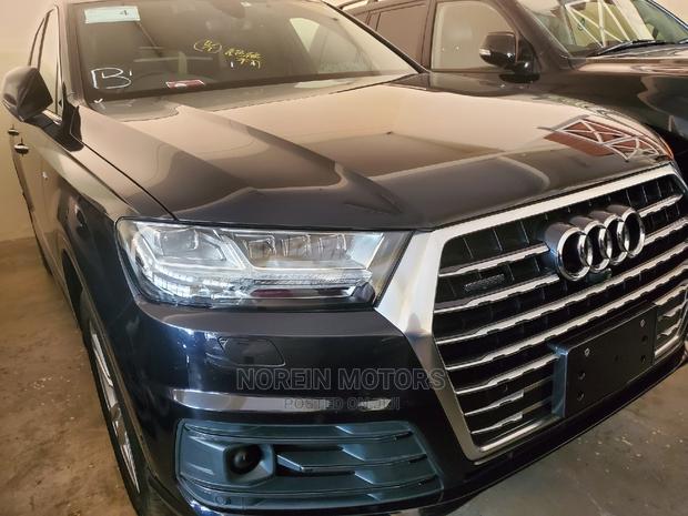 2017 Audi Q7 in Matt Black - Stylish SUV Offer