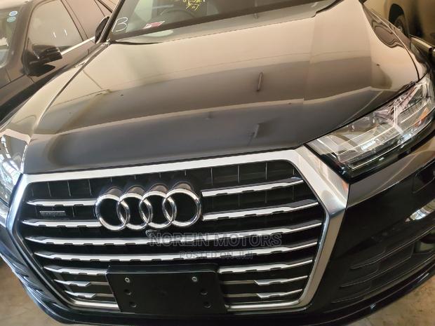 2017 Audi Q7 in Matt Black - Stylish SUV Offer