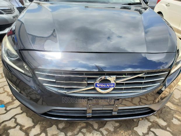 Volvo V60 2015 - Matt Black Edition - Drive with Style