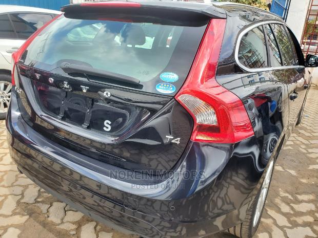 Volvo V60 2015 - Matt Black Edition - Drive with Style