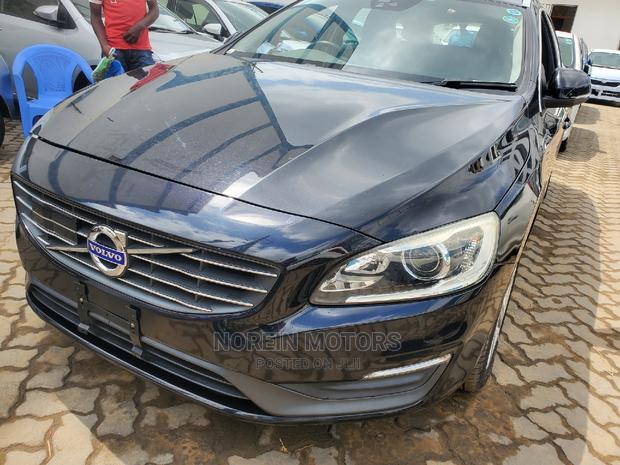Volvo V60 2015 - Matt Black Edition - Drive with Style