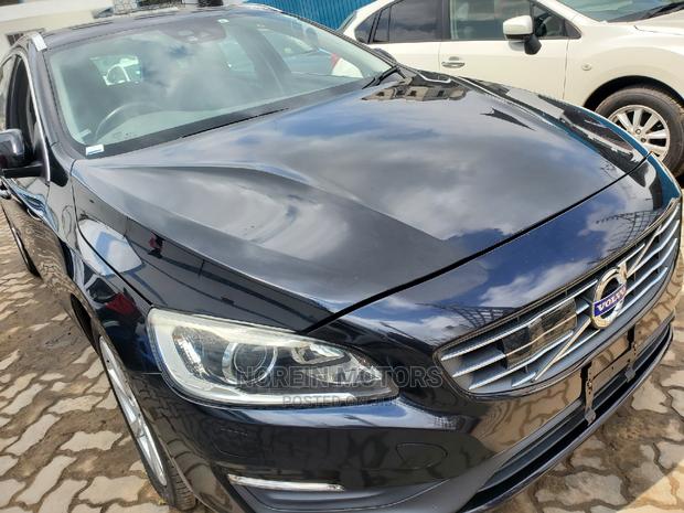 Volvo V60 2015 - Matt Black Edition - Drive with Style