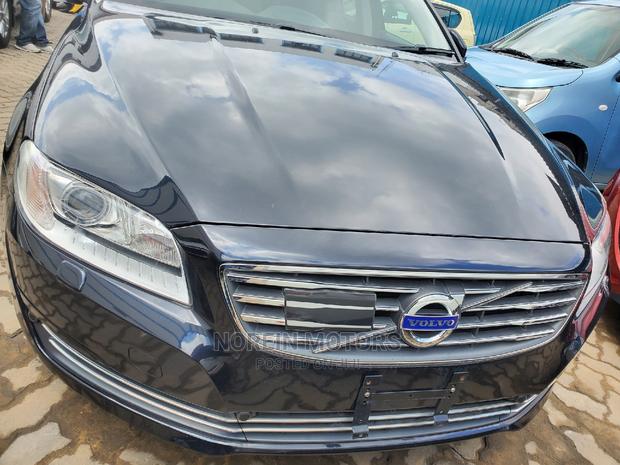 Matt Black Volvo V70 2015: Sophistication Redefined
