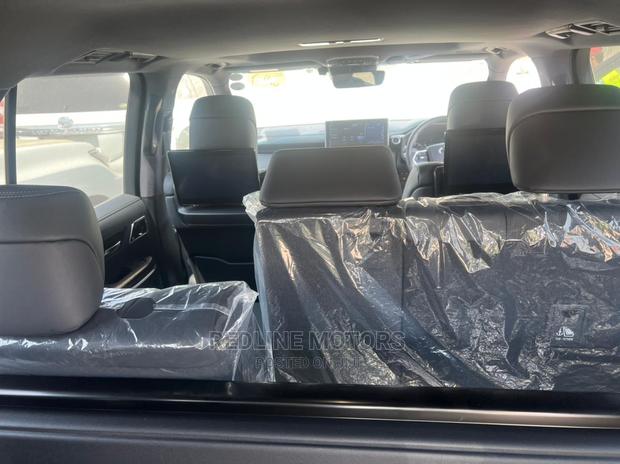 2016 Toyota Land Cruiser Pearl - Quality and Reliability Guaranteed