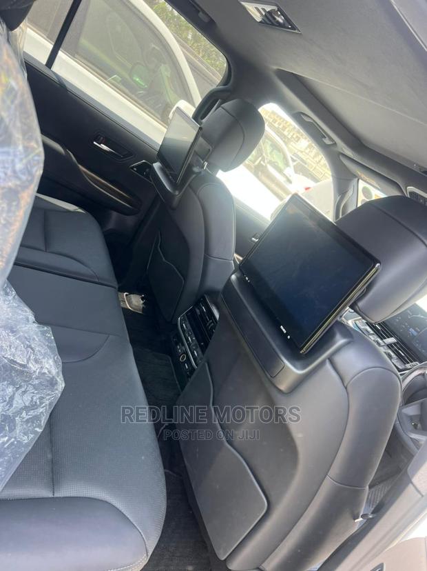 2016 Toyota Land Cruiser Pearl - Quality and Reliability Guaranteed