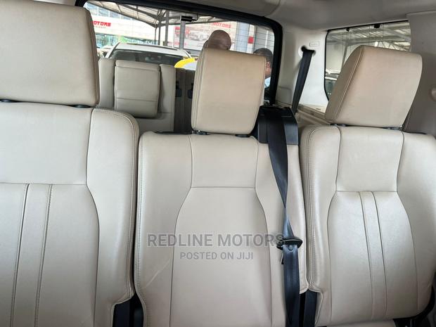 Gold 2016 Land Rover Discovery - High-End Off-Roading