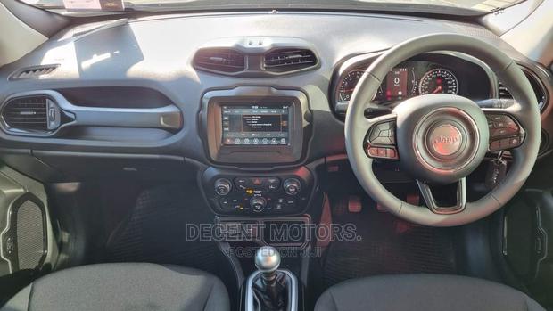 2016 Jeep Renegade: Compact SUV for the Outdoor Enthusiast