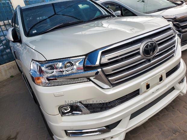 2017 Land Cruiser in Off-White - Ideal for Off-Road Expeditions