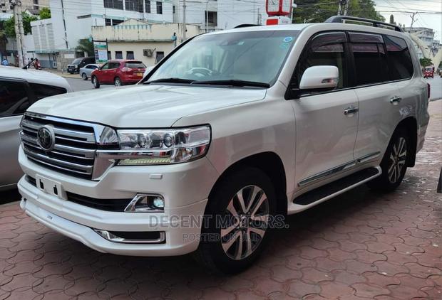 2017 Toyota Land Cruiser V8 ZX - White - Used Car