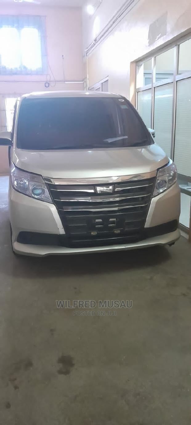 Used 2014 Toyota Noah Silver: Affordable Luxury MP