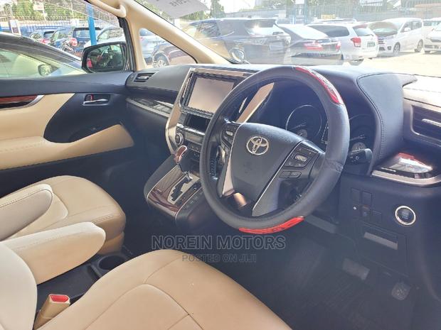 Pre-Owned 2016 Toyota Vellfire in Black: Spacious & Stylish