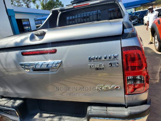 2017 Toyota Hilux Gray: Powerful and Reliable Off-Roader