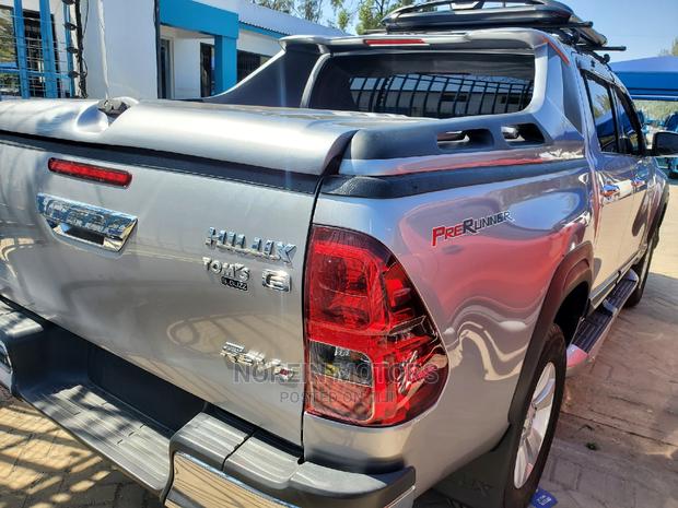 2017 Toyota Hilux Gray: Powerful and Reliable Off-Roader