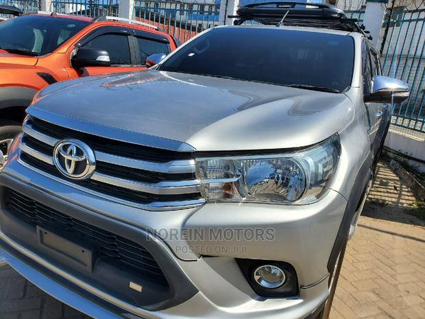 2017 Toyota Hilux Gray: Powerful and Reliable Off-Roader