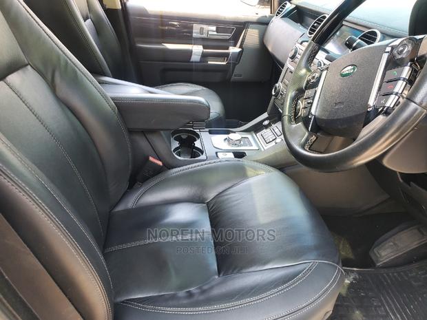 White Land Rover Discovery 2015 - Available Now