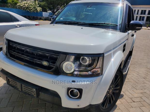 White Land Rover Discovery 2015 - Available Now