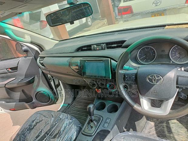 2017 Toyota Hilux White - Powerful Pickup Truck