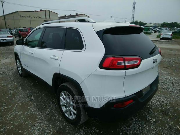 2015 Jeep Cherokee White - Pre-Owned SUV at Great Price