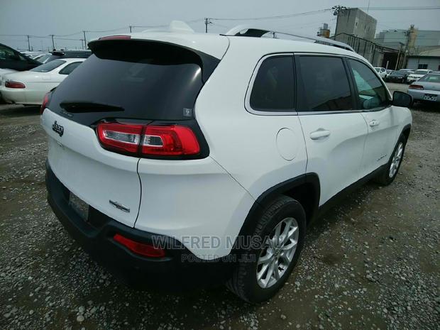 2015 Jeep Cherokee White - Pre-Owned SUV at Great Price