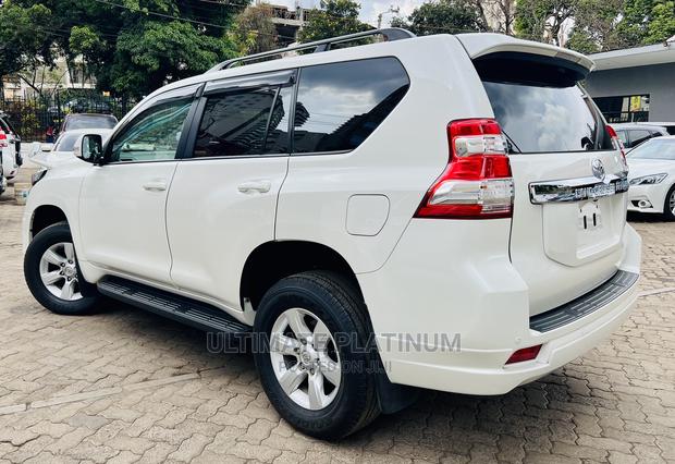 2017 Toyota Land Cruiser Prado 2.7: The Ultimate SUV for Adventure Seekers