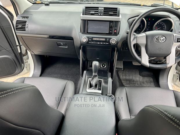 2017 Toyota Land Cruiser Prado 2.7: The Ultimate SUV for Adventure Seekers