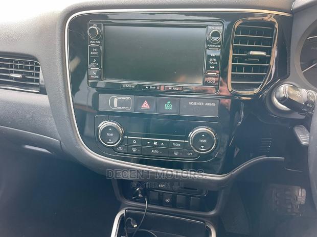 Stylish 2016 Mitsubishi Outlander ES FWD in Brown - Quality Pre-Owned Vehicle
