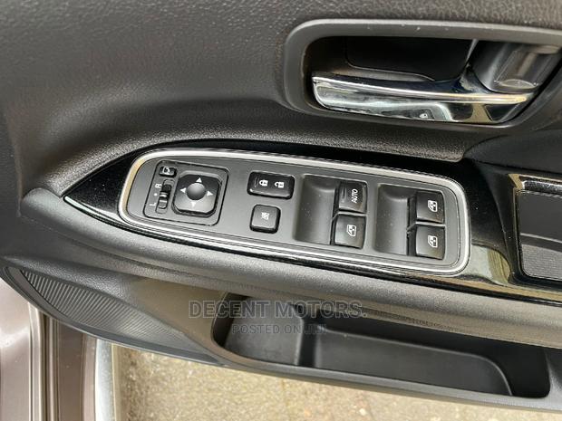 Stylish 2016 Mitsubishi Outlander ES FWD in Brown - Quality Pre-Owned Vehicle