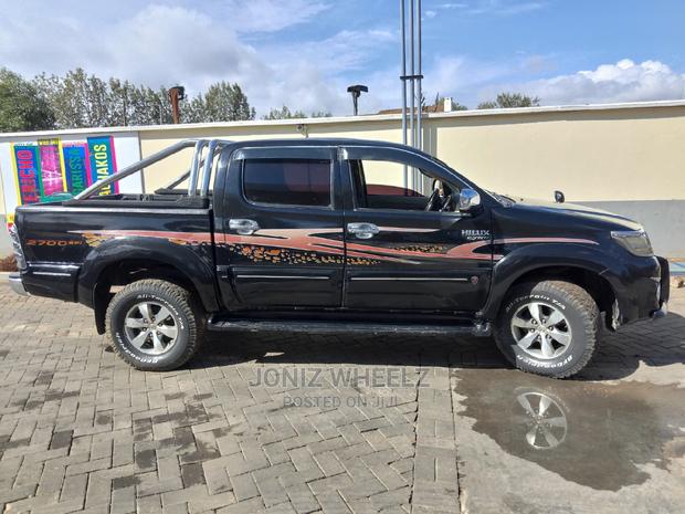 Black 2008 Toyota Hilux 4x4 SRX with 2.7 VVTi Engine