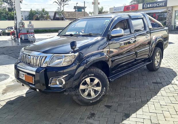 Black 2008 Toyota Hilux 4x4 SRX with 2.7 VVTi Engine