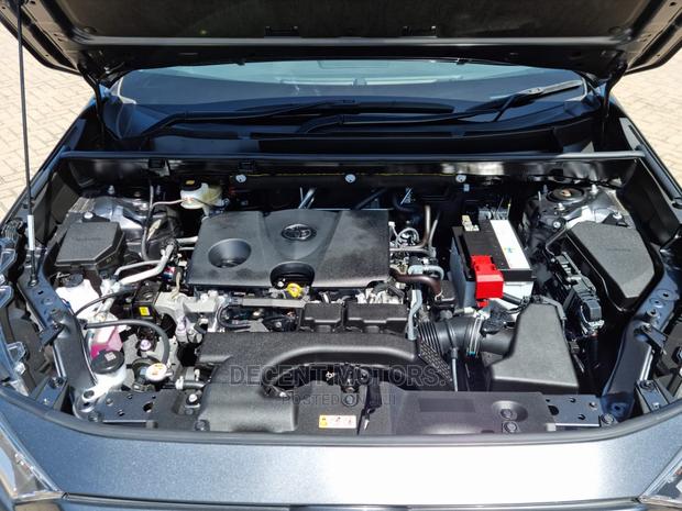 Gray Toyota RAV4 2019: Luxury and Capability in One Package