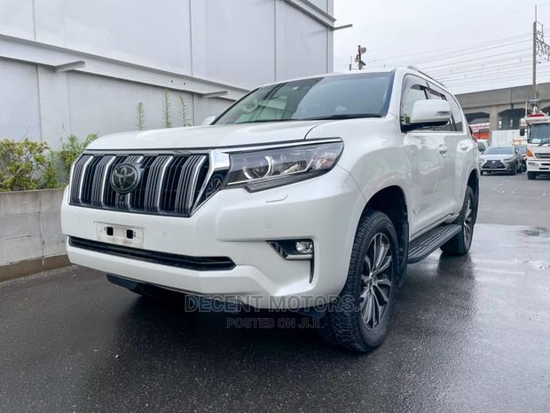 Used 2018 Toyota Land Cruiser Prado 3.0 190hp White - Powerful and Luxurious SUV
