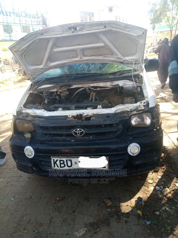 White Toyota TownAce 2004 - Used Car