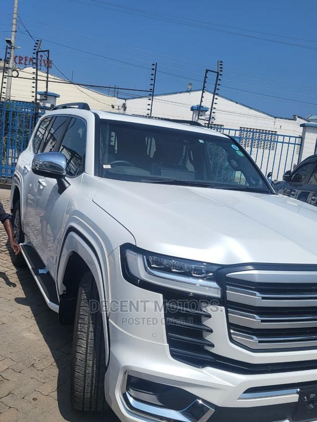 2022 Toyota Land Cruiser 3.5 Petrol 4WD White - Off-Road Edition