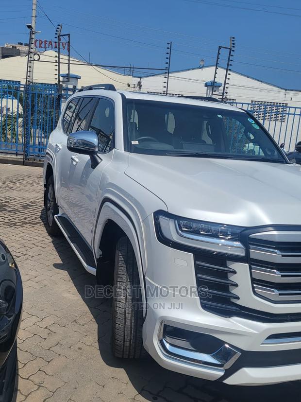 2022 Toyota Land Cruiser 3.5 Petrol 4WD White - Off-Road Edition