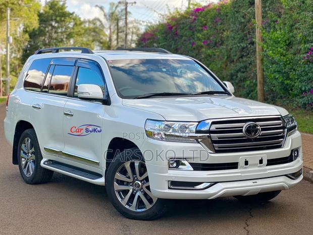 White 2016 Toyota Land Cruiser VXR 4.5L V8 SUV