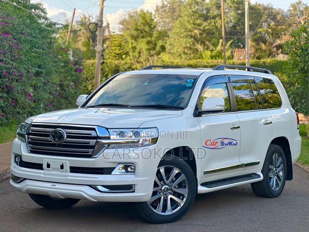 White 2016 Toyota Land Cruiser VXR 4.5L V8 SUV