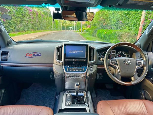 White 2016 Toyota Land Cruiser VXR 4.5L V8 SUV