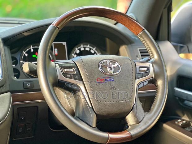 White 2016 Toyota Land Cruiser VXR 4.5L V8 SUV