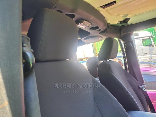 Gray Jeep Wrangler 2016 - Used Vehicle with Style