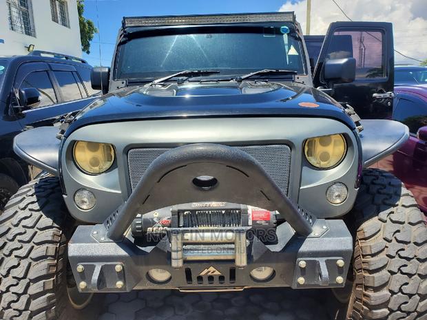 Gray Jeep Wrangler 2016 - Used Vehicle with Style