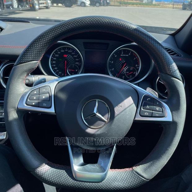 Luxe Black 2016 SL-Class Mercedes: Unmatched Sophistication