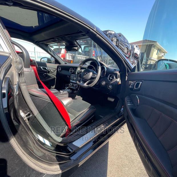 Luxe Black 2016 SL-Class Mercedes: Unmatched Sophistication