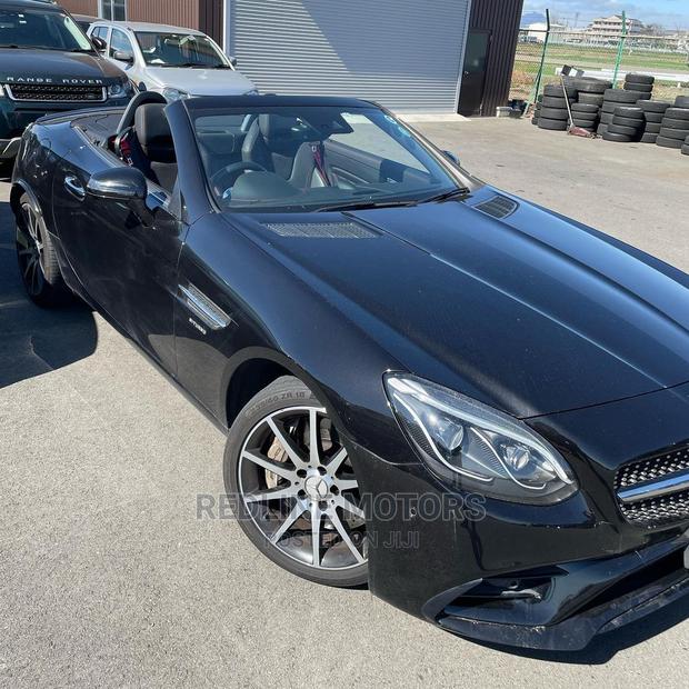 Luxe Black 2016 SL-Class Mercedes: Unmatched Sophistication