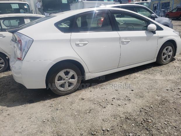 Toyota Prius 2016 White