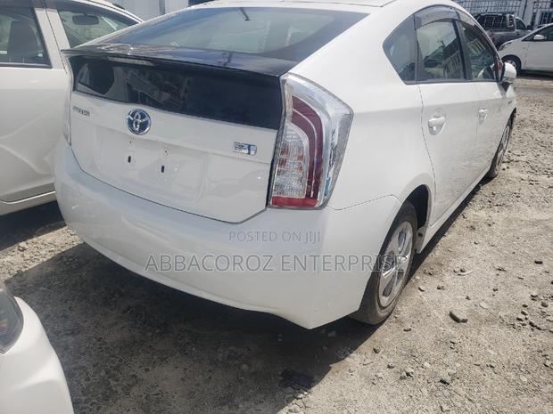 Toyota Prius 2016 White